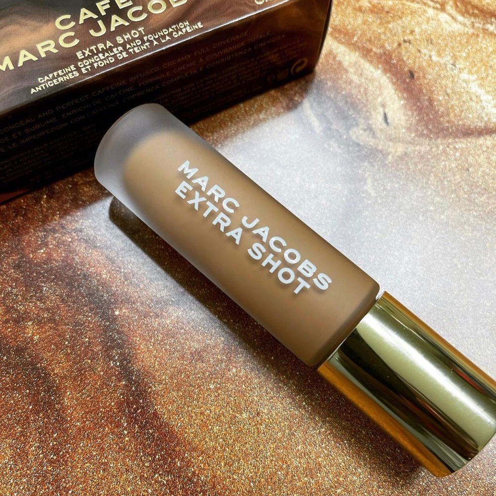 Marc Jacobs Extra Shot Foundation Shade Tan 370